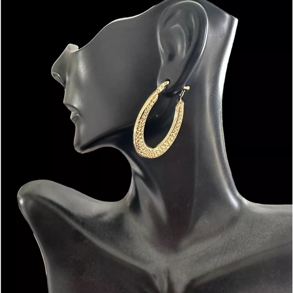Large Oval Hoop Earing 18K Marked Solid Gold. 100% Pawnable, Japan Solid Gold. - Picture 3 of 11